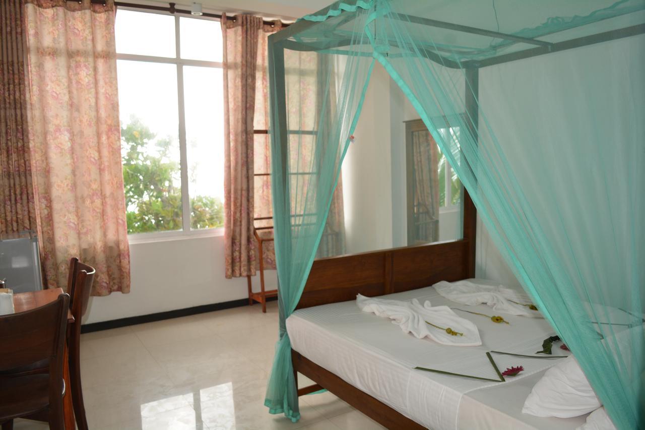 Sayurima Beach Hotel Аханґама Екстер'єр фото
