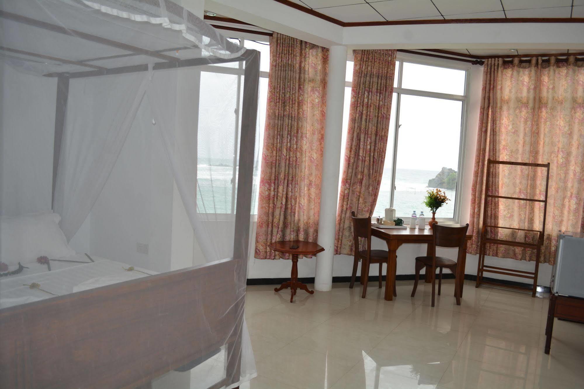 Sayurima Beach Hotel Аханґама Екстер'єр фото