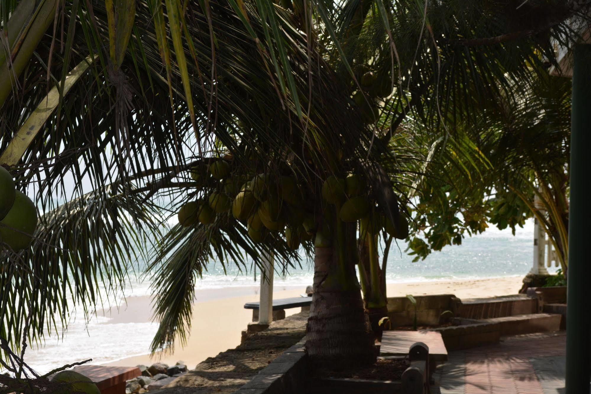 Sayurima Beach Hotel Аханґама Екстер'єр фото